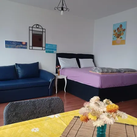 Brand New アパート